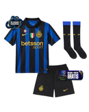Kit Bambino Gara Home Con Calzettoni 26/27 + Scudetto + Coppa Italia